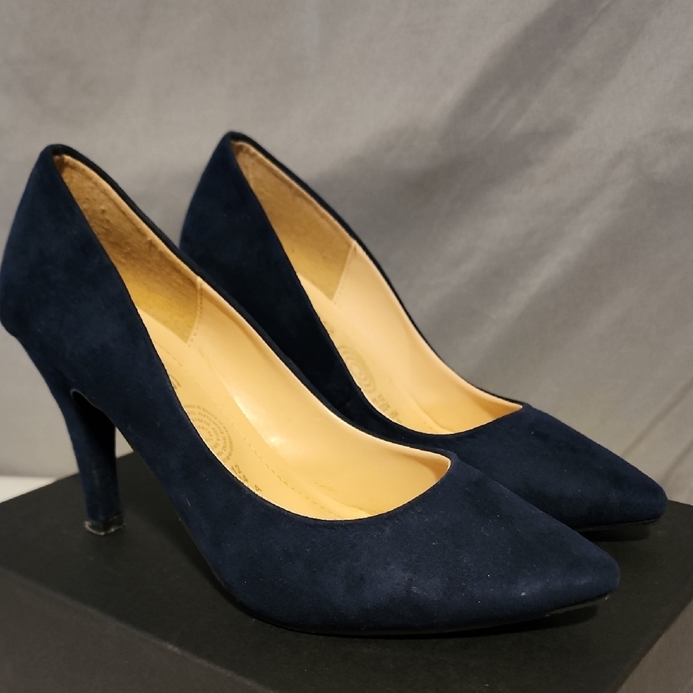 Classic Navy Blue Suede Heels with Pointed Toe